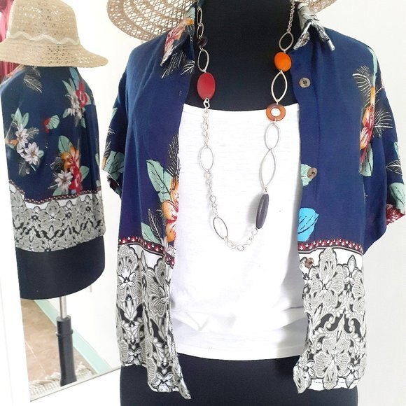 Hawaiian Style Two Toned Navy Gray Floral Short Sleeve Womens Button Shirt S-M - Picture 5 of 10